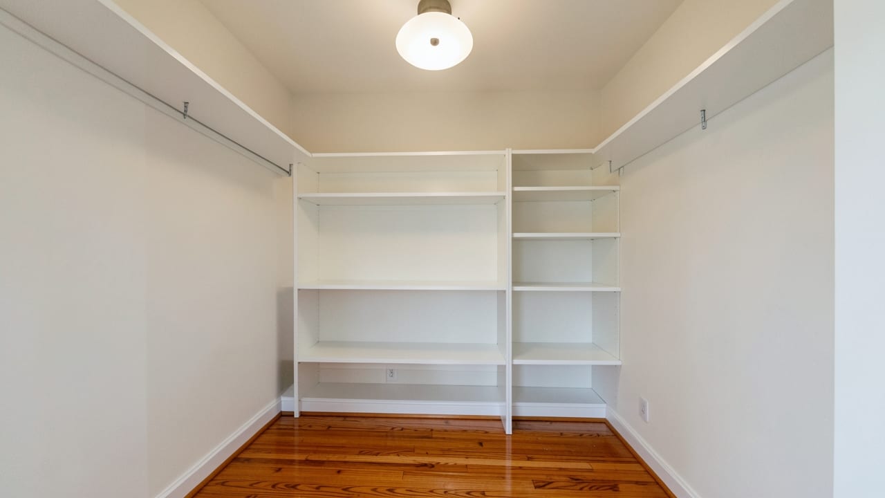 Closet Mold Cleanup in Belleair Shores, FL in Belleair Shores